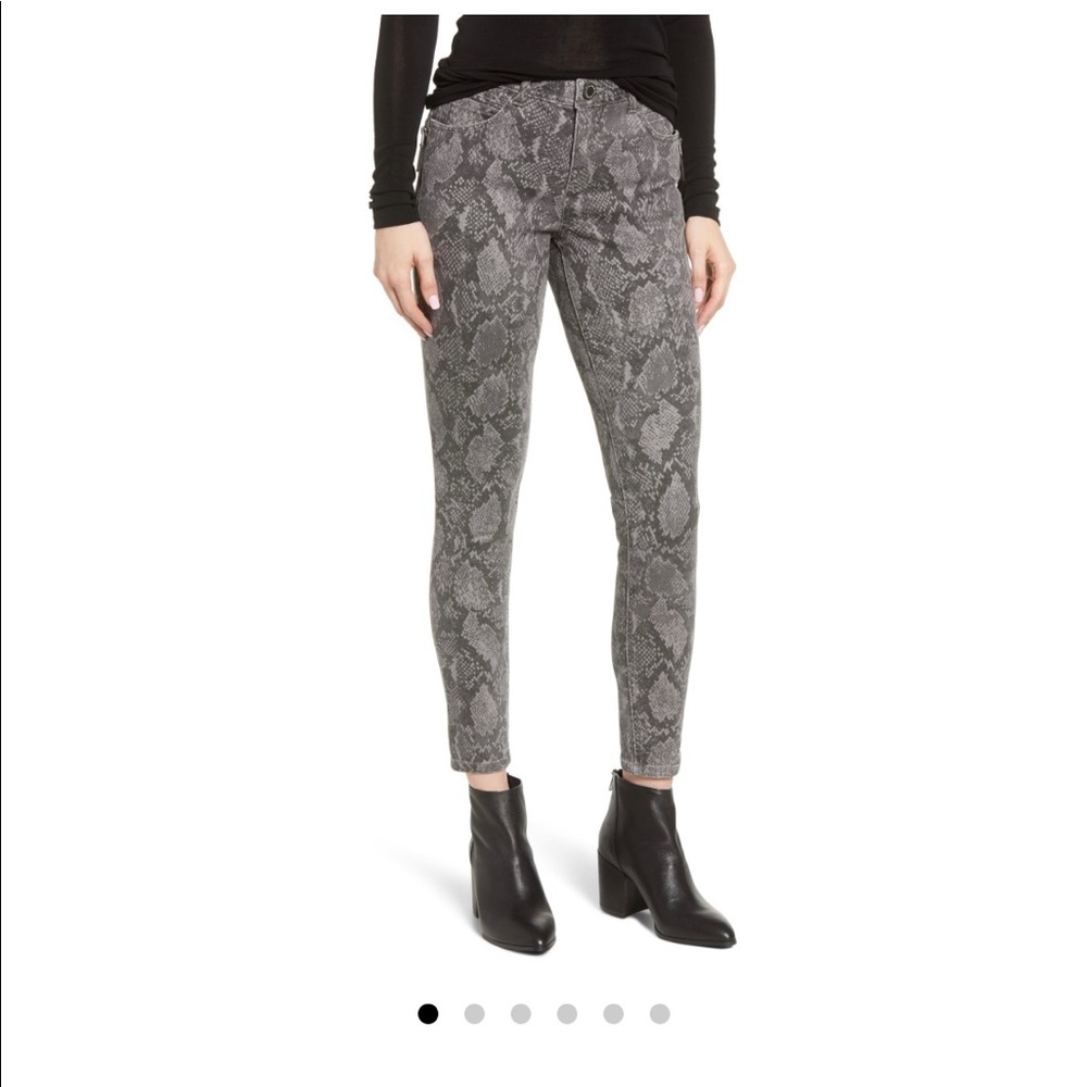 NWOT | Grey Snake Skin Print Skinny Jean